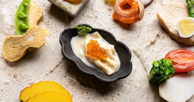 Rice cooker, donabe, planche à sushi : ce qui sert vraiment